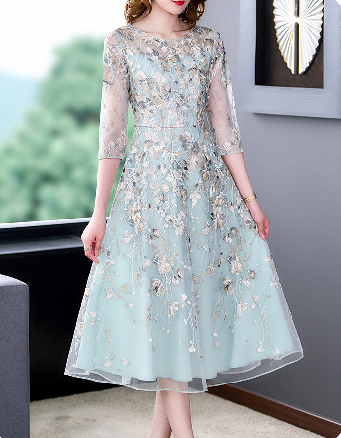New Dress Palace Style Embroidery Elegant Half Sleeve Midi Dress High-End Crew Neck Dress