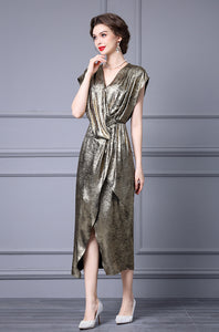 Three-dimensional cut V-neck dress with shoulder sleeves