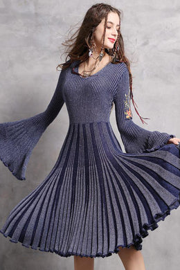 LONG FLARE SLEEVE KNIT PLEATED DRESS